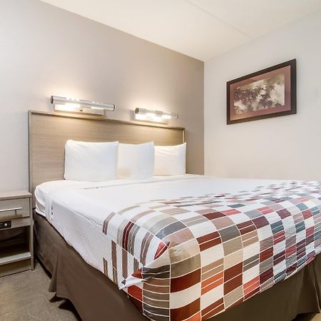 Red Roof Inn Detroit - Фармингтън Хилс Екстериор снимка