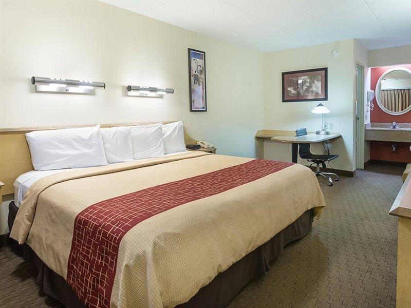 Red Roof Inn Detroit - Фармингтън Хилс Екстериор снимка