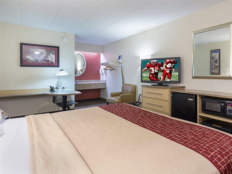 Red Roof Inn Detroit - Фармингтън Хилс Екстериор снимка