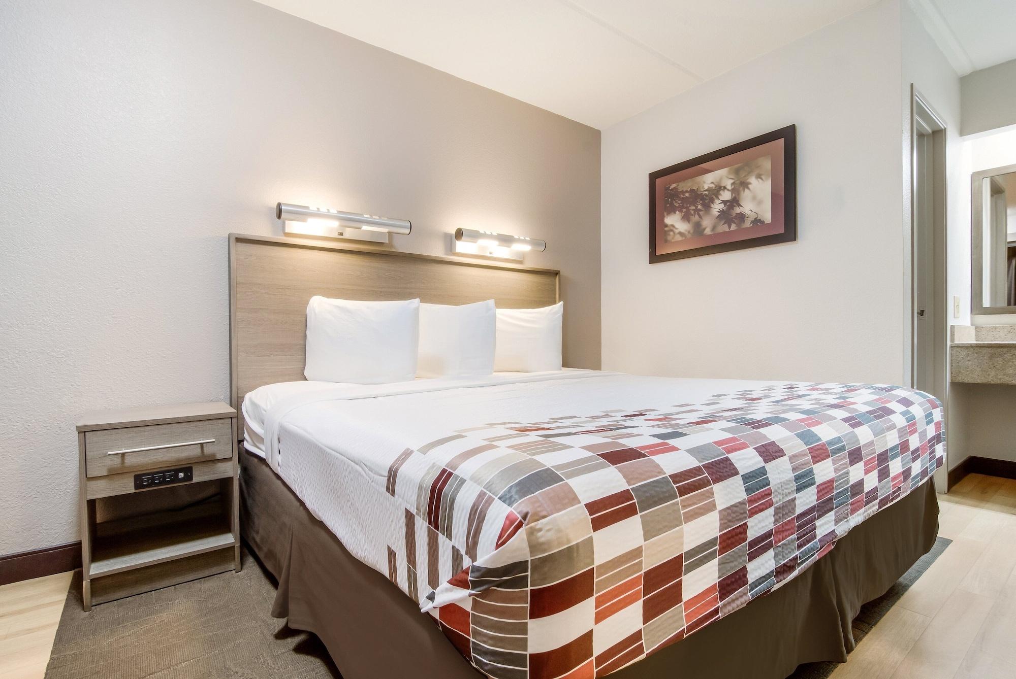 Red Roof Inn Detroit - Фармингтън Хилс Екстериор снимка
