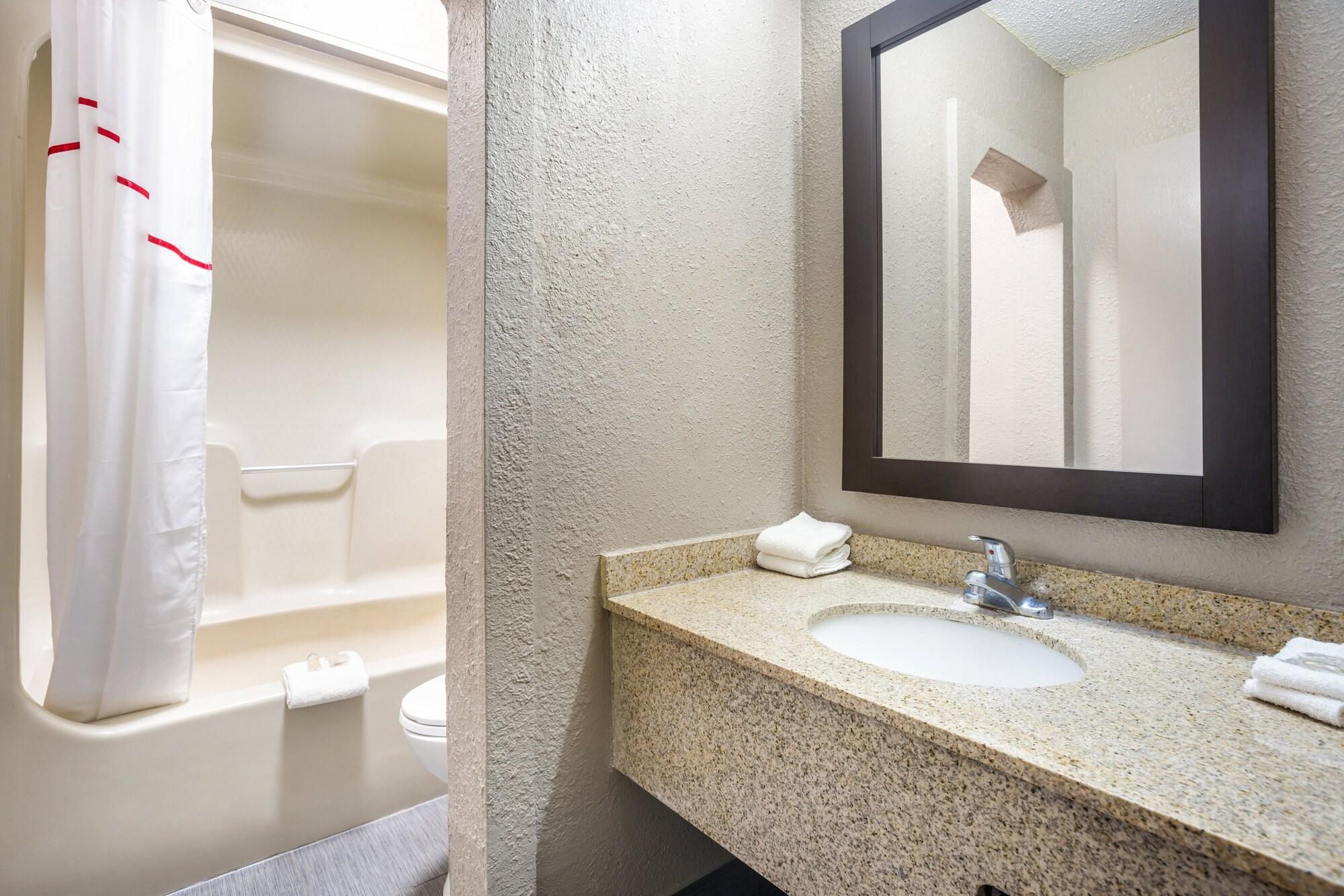 Red Roof Inn Detroit - Фармингтън Хилс Екстериор снимка