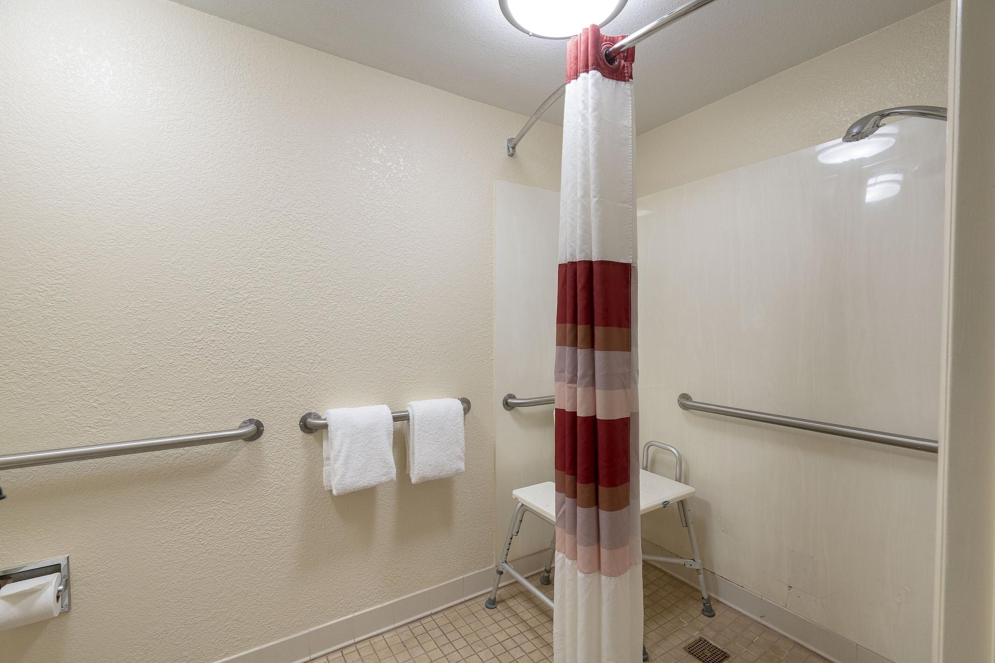 Red Roof Inn Detroit - Фармингтън Хилс Екстериор снимка