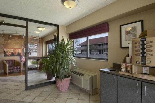 Red Roof Inn Detroit - Фармингтън Хилс Екстериор снимка