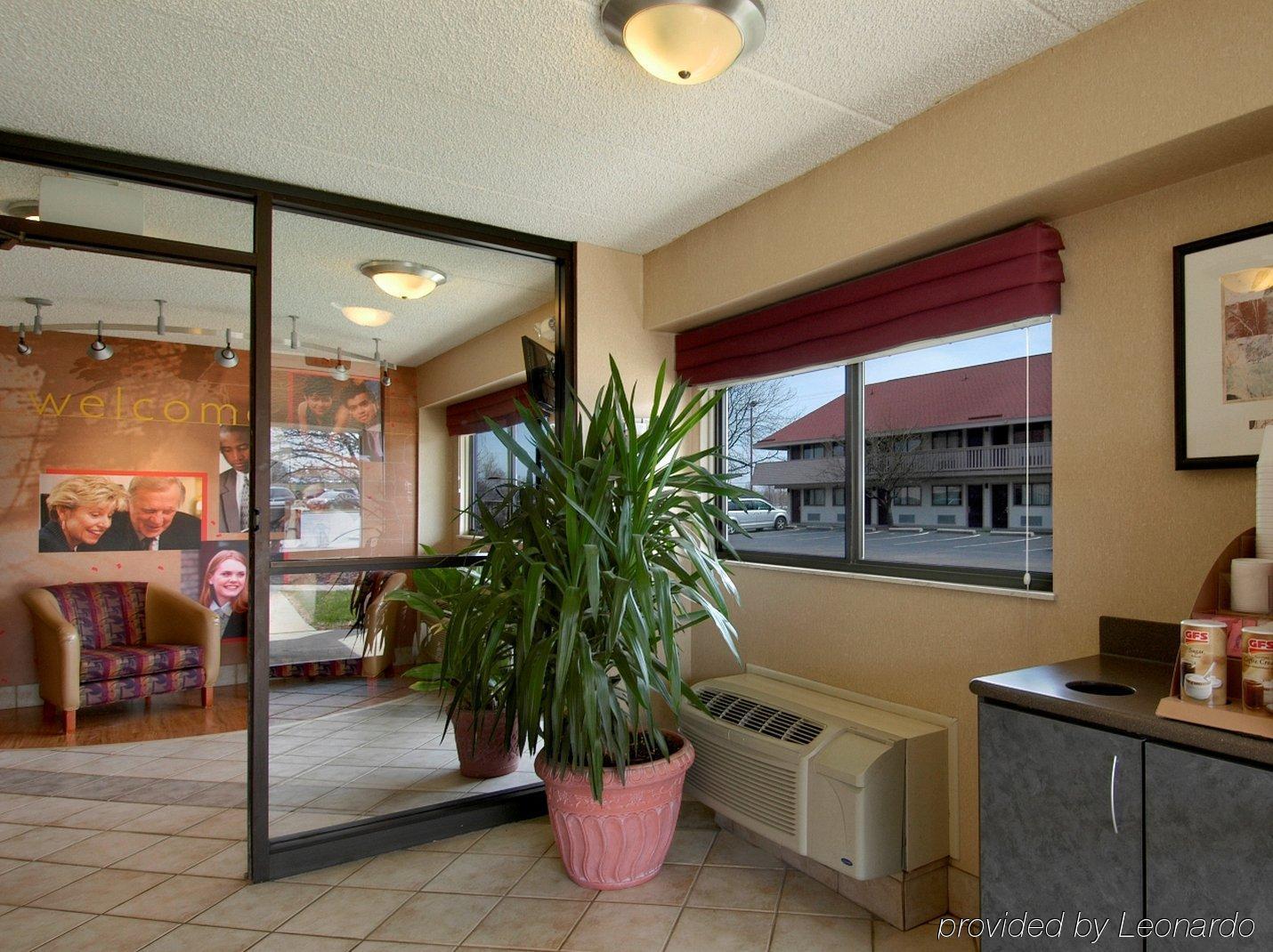 Red Roof Inn Detroit - Фармингтън Хилс Интериор снимка