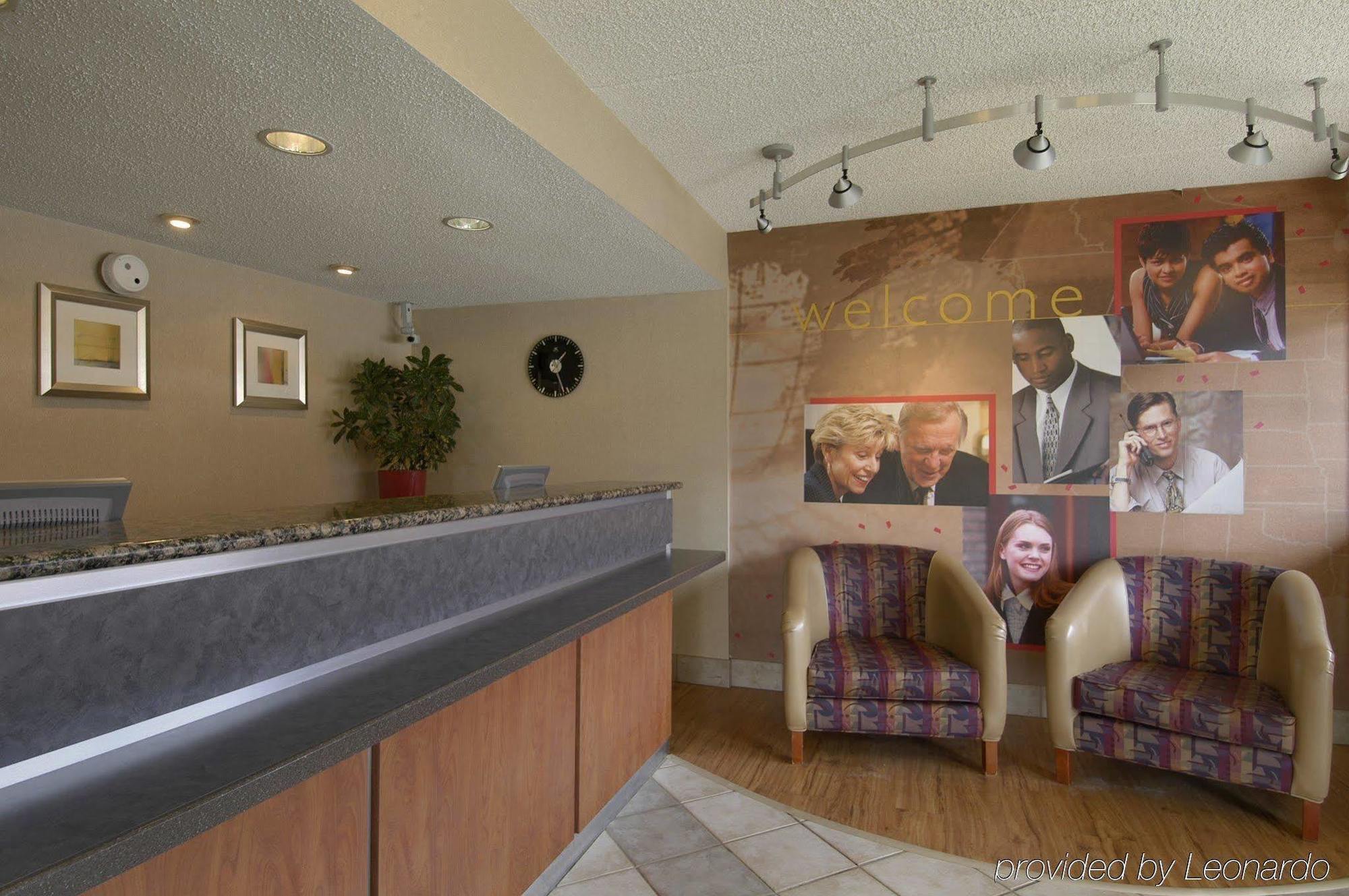Red Roof Inn Detroit - Фармингтън Хилс Интериор снимка